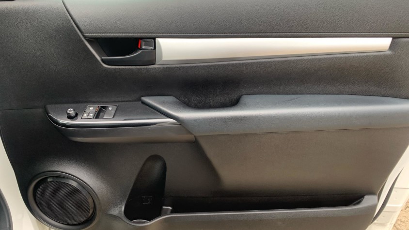 2024 TOYOTA HILUX 2.4 GD-6 SR 4X4