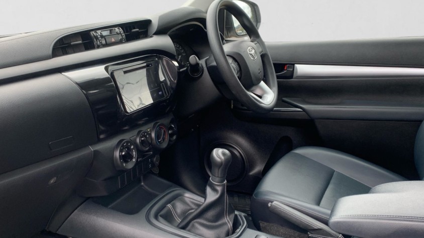 2024 TOYOTA HILUX 2.4 GD-6 SR 4X4