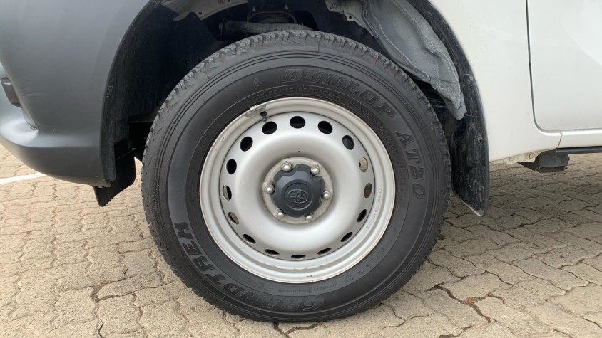 2024 TOYOTA HILUX 2.4 GD-6 SR 4X4