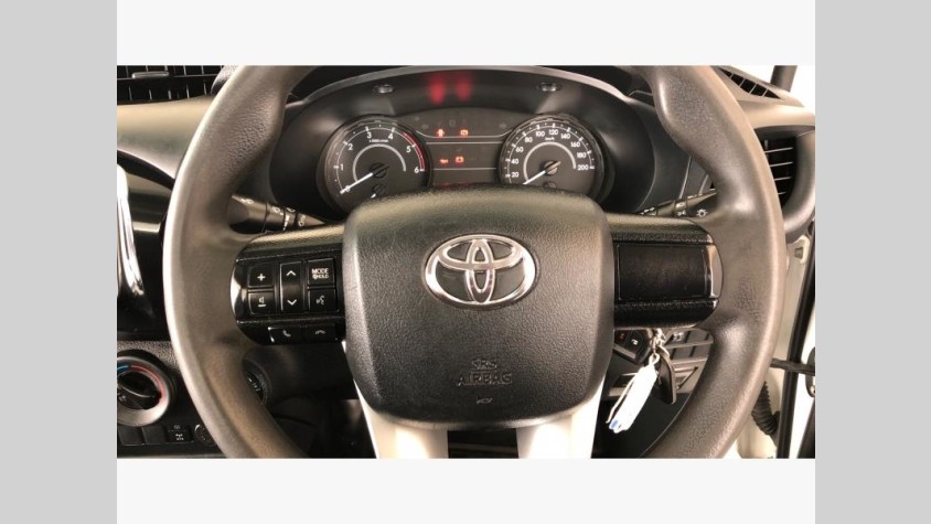 2024 TOYOTA HILUX 2.4 GD-6 SR 4X4
