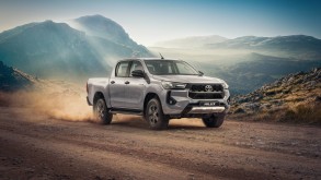 TOYOTA HILUX 2.8 GD-6 RAIDER 4X4 AT