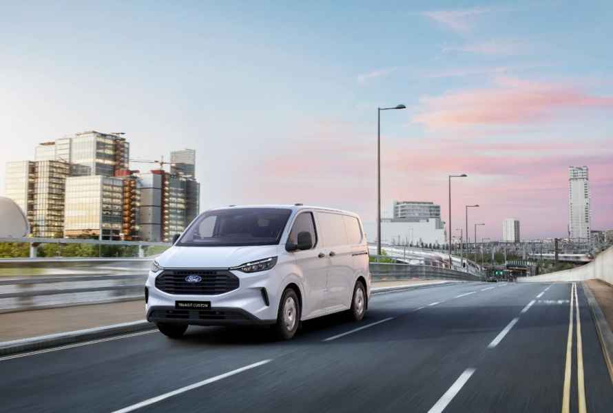 FORD TRANSIT CUSTOM 2.0 TDCI PANTHER 350 LWB AT