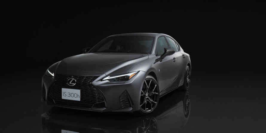 LEXUS IS 300h F-SPORT BLACK EDITION