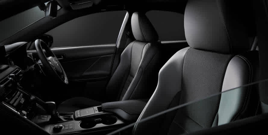 LEXUS IS 300h F-SPORT BLACK EDITION