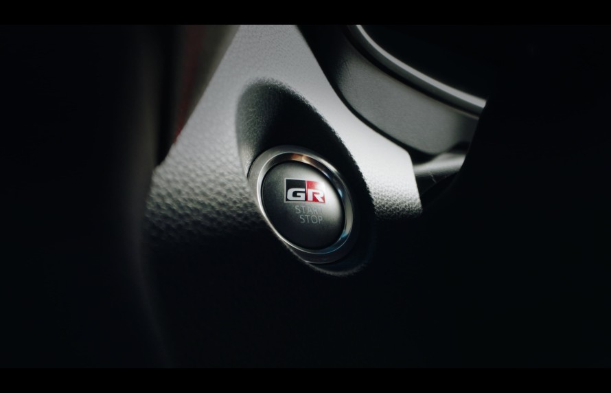 TOYOTA COROLLA CROSS 1.8 HYBRID GR-S CVT