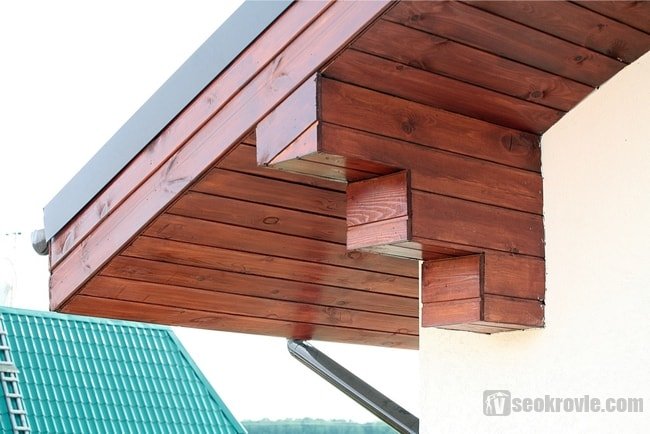 карниз из деревянных панелей