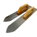 Bodenlegerkelle mit Holzgriff