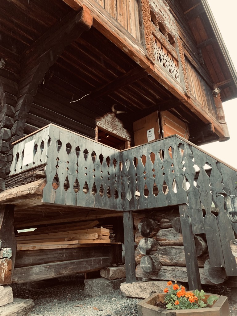 Vi har åpnet nytt Escape Room i det gamle stabburet fra 1818! Escape Room er et spennende samarbeidsspill for de som er både kreative og som liker utfordringer.
