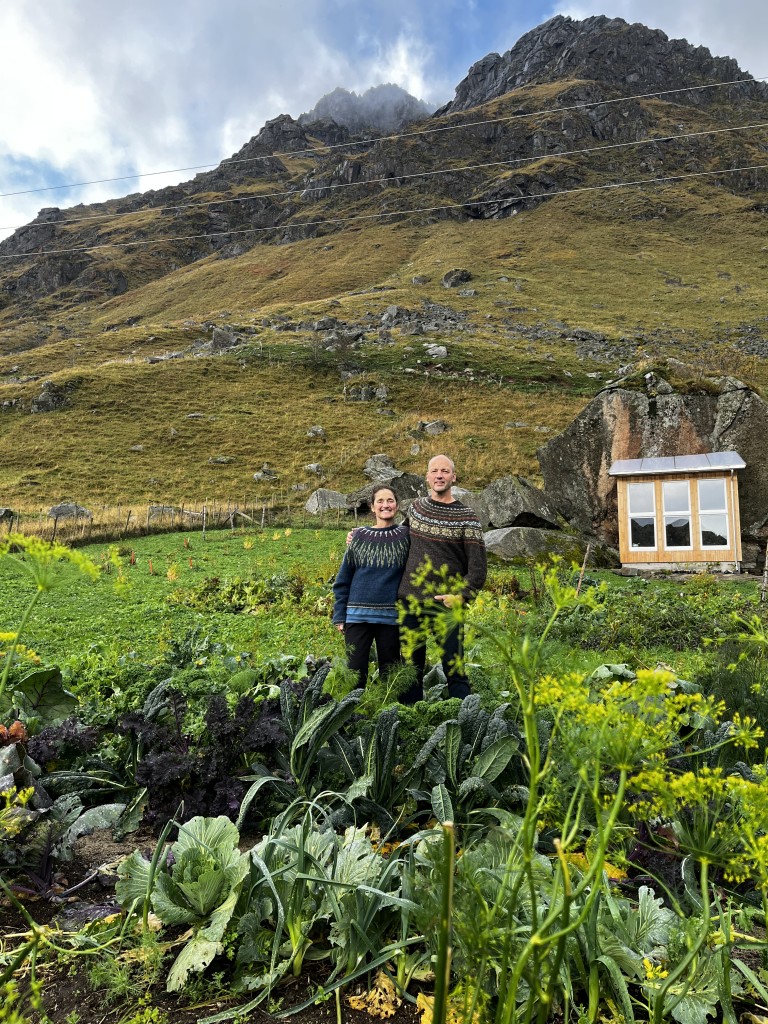 Marielle og Hugo i grønnsakshagen