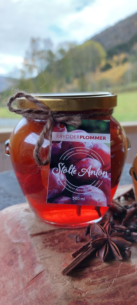 Krydderplommer er fin juledessert. Også fint følgje til kraftige og tempererte ostar.