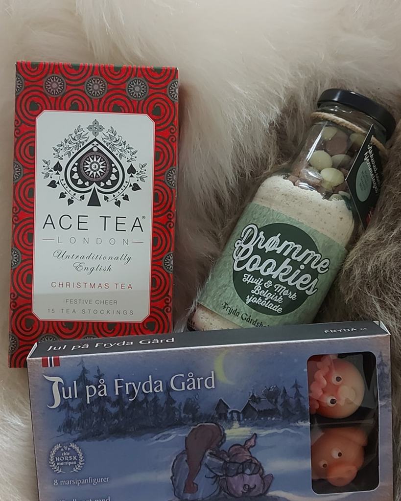 Marsipan og cookiemix fra Fryda gård, te fra Ace Tea