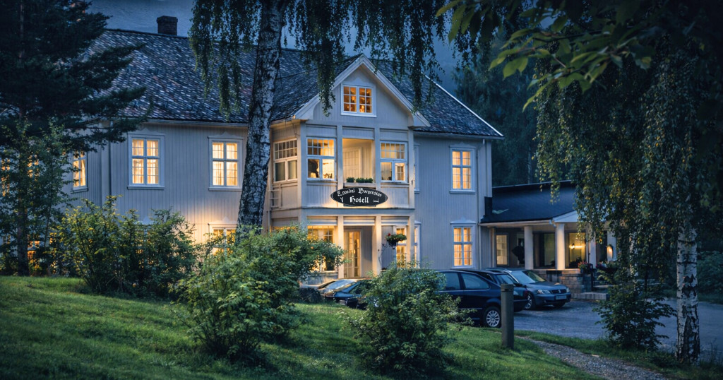 Velkommen til Eggedal Borgerstue – et historisk hotell i hjertet av Kunstnerdalen, på solsiden av Norefjell.