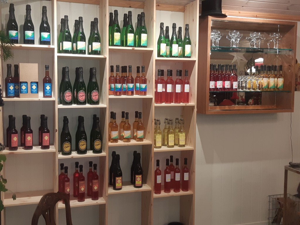 Gårdsutsalget cider og vin