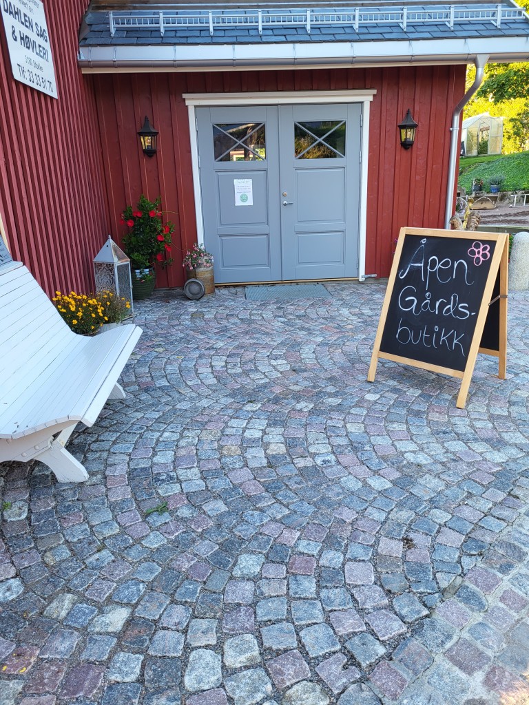 Inngangsparti gårdsbutikk