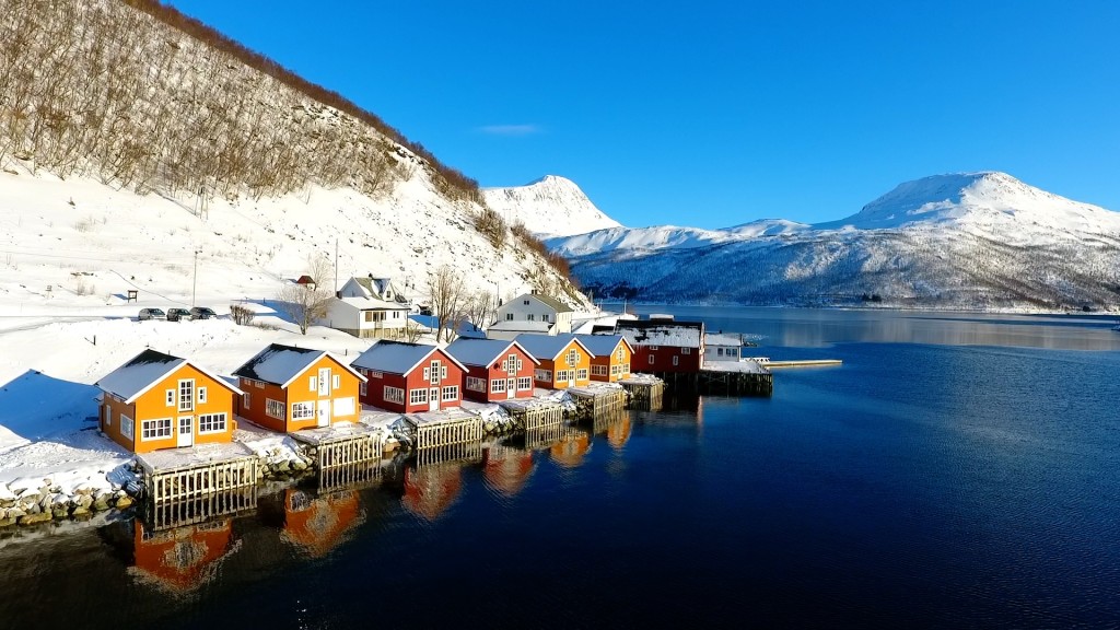 Vi har 3 premium og 3 standard rorbuer idyllisk plassert ved vannkanten.