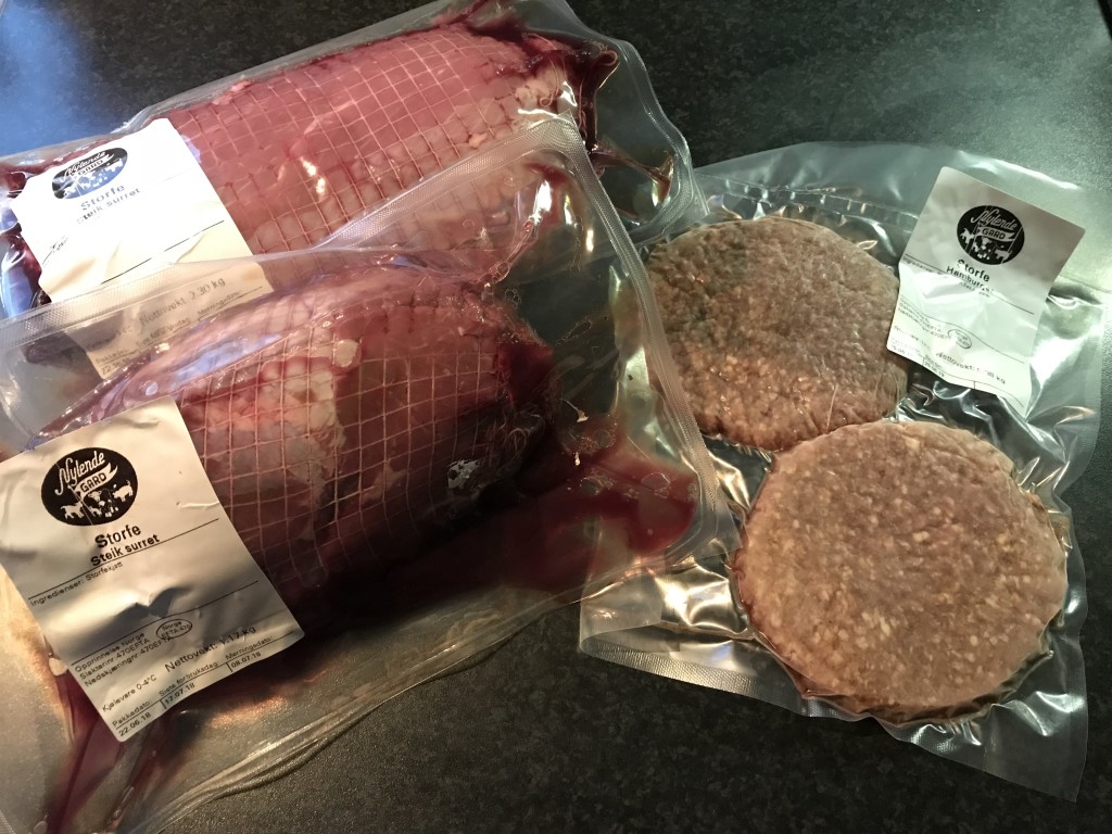 Steiker og hamburger av storfe