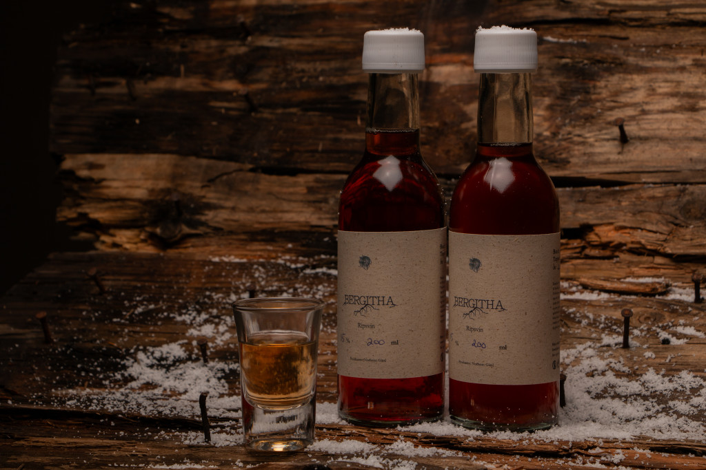 to flasker Bergitha frukt- og bærvin