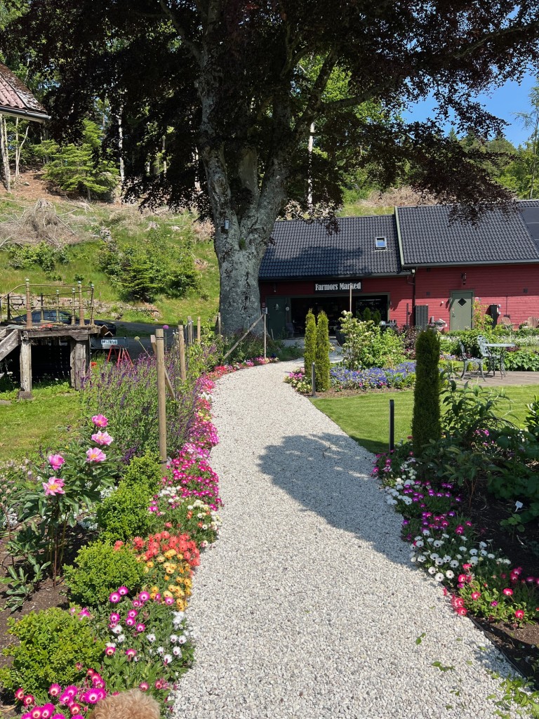 På vei inn til Butikken