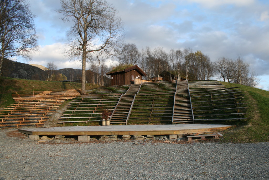 Fausko Amfi med 1200 sitteplassar