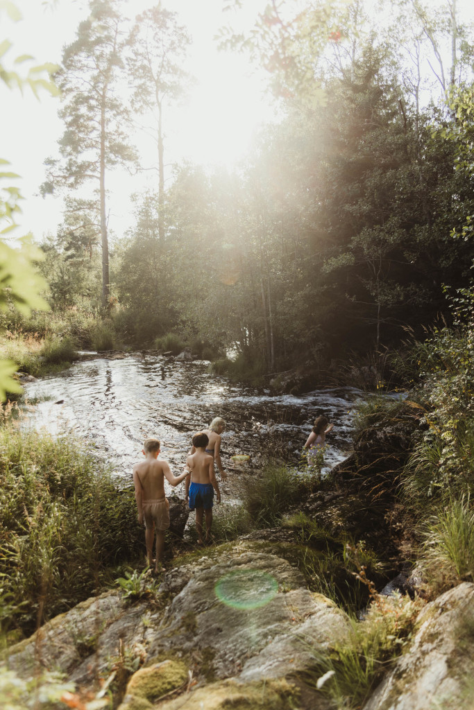 Nyt et forfriskende bad i elven, tjernet eller innsjøen like ved.