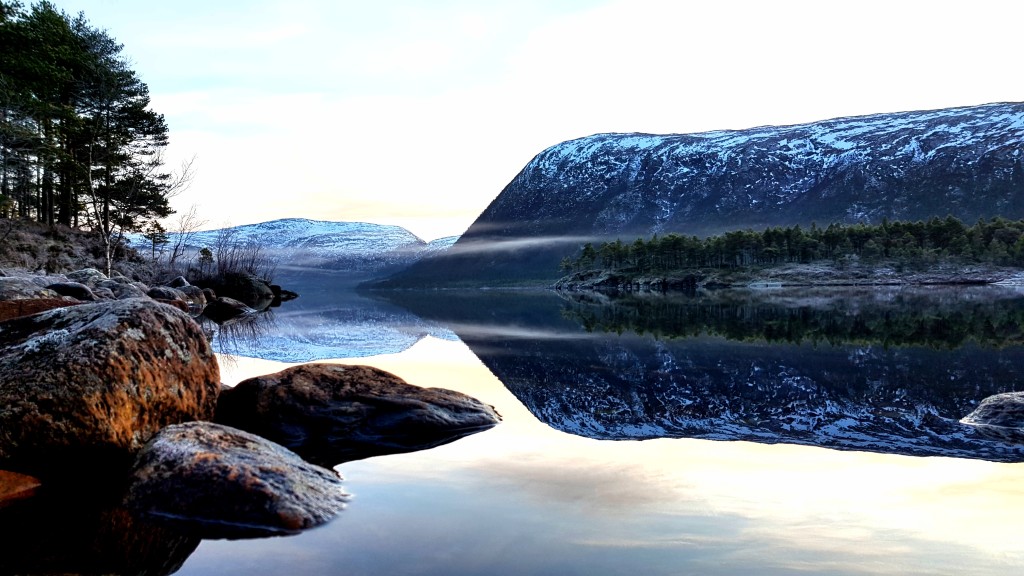 Vinterstemning ved naustet.