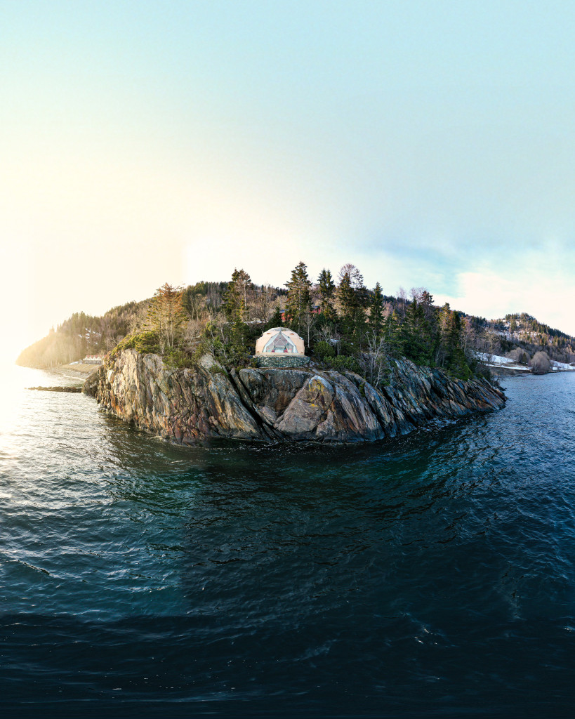 Dome Smiberget er en Arctic Dome med spektakulær beliggenhet på en fjellhylle med fantastisk utsikt over Trondheimsfjorden. Den leies ut hele året. Vi tilbyr også servering, jacuzzi og badstue til gjestene våre.