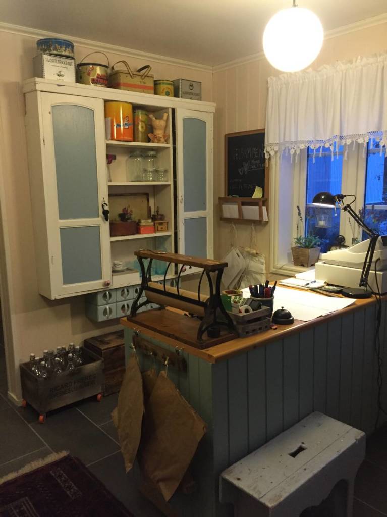 I butikken tar vi imot kunder så lenge det er noen hjemme. Vi er tilgjengelige hele uken!