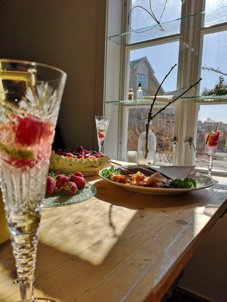 Kjerringa disker opp med de deiligste smaker! 
Vi serverer lokalbasert mat med stolthet!