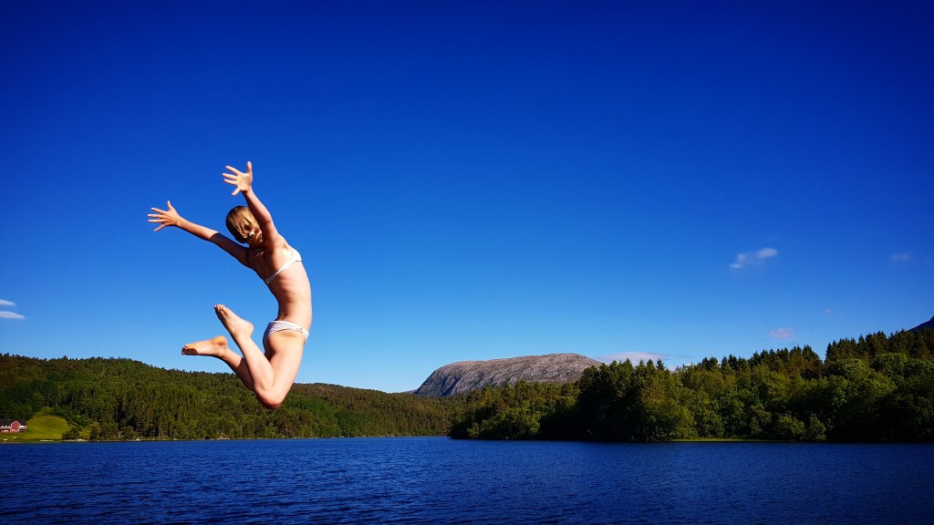 Flust av bademuligheter i sjø og vann! Her fra Ledalsvannet.
