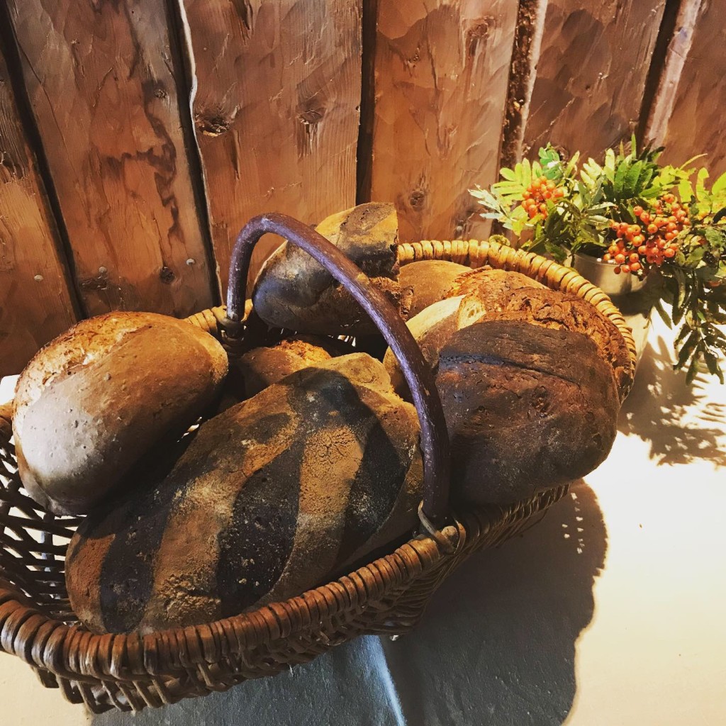 Steinovnsbakt brød