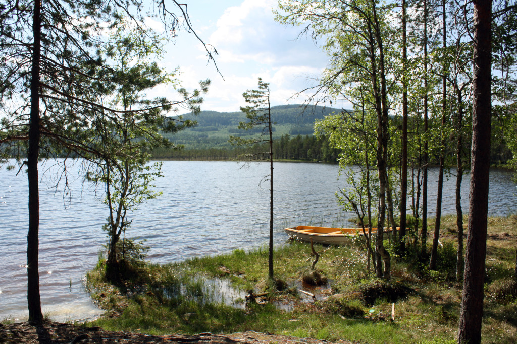 Den vakre Ryssjøen. Her kan du ta ett svalende bad eller sitte å høre på vannets bevegelse.