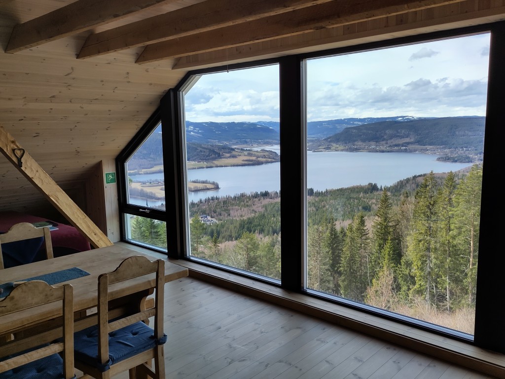 Fra det nyrestaurerte oppholds- og utsiktsrommet i 2. etasje.