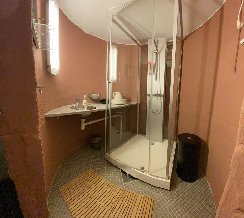 Bad i den gamle siloen i fjøset.