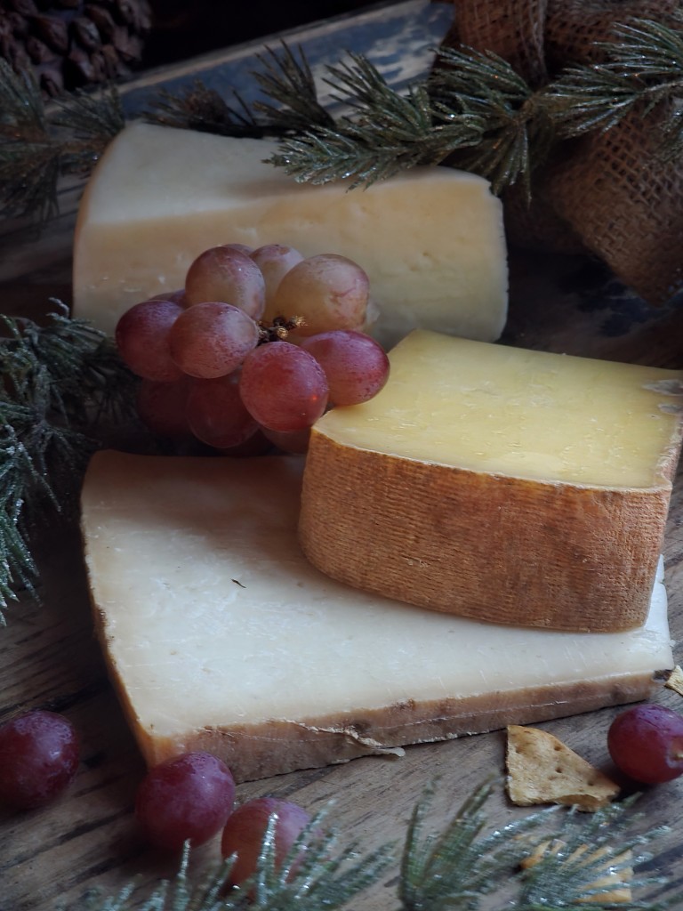 Vellagrede oster av både geit og ku, henholdvis Beiarværing og Beiarkua.