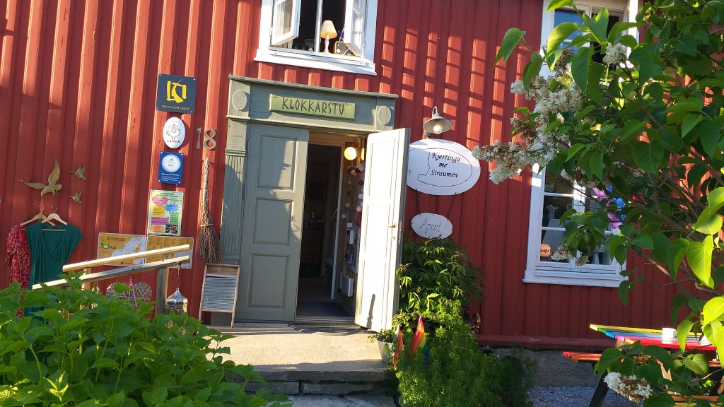 Vi har sitteplasser både ute og inne!