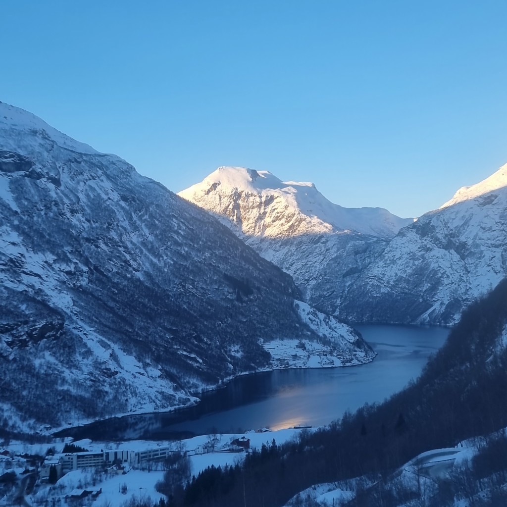 Geirangerfjord i vinterdrakt.