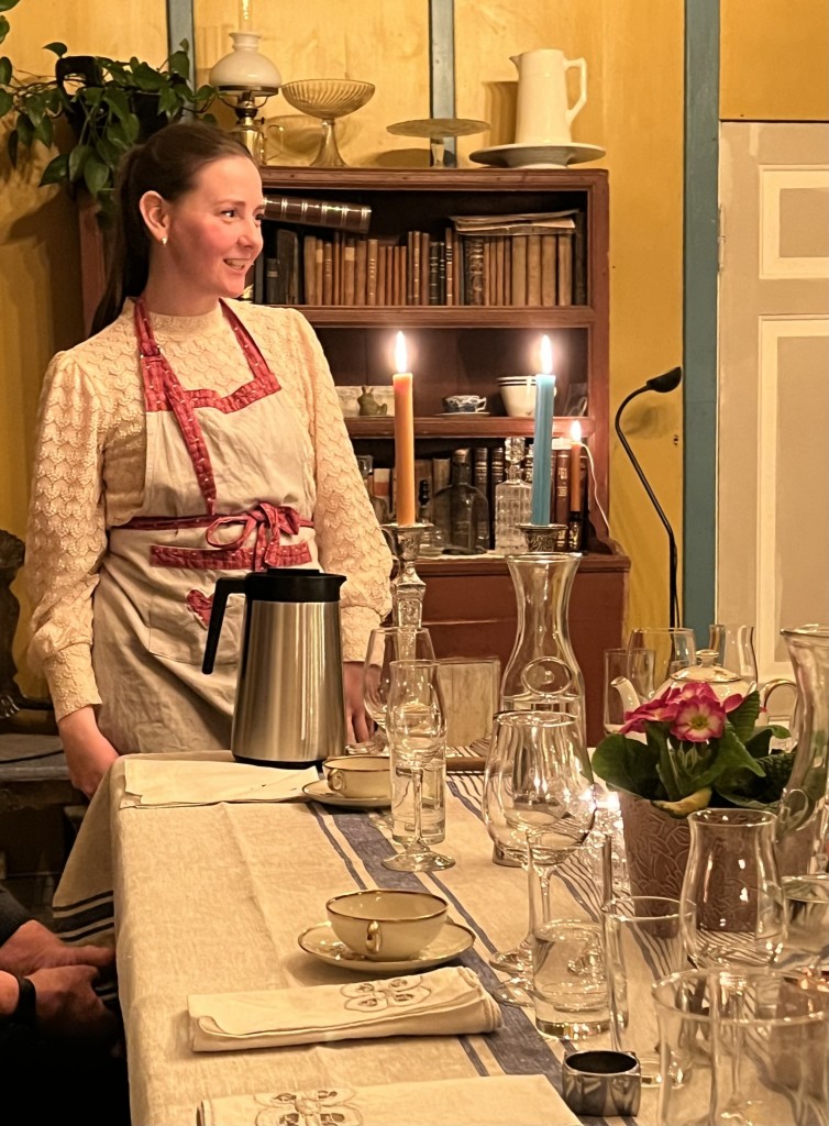 Maiken beskriver desserten på bondens bord