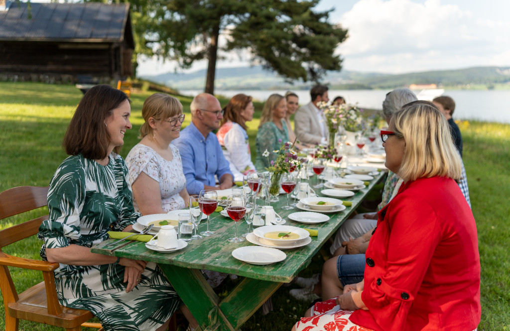 langbord ved Mjøsa