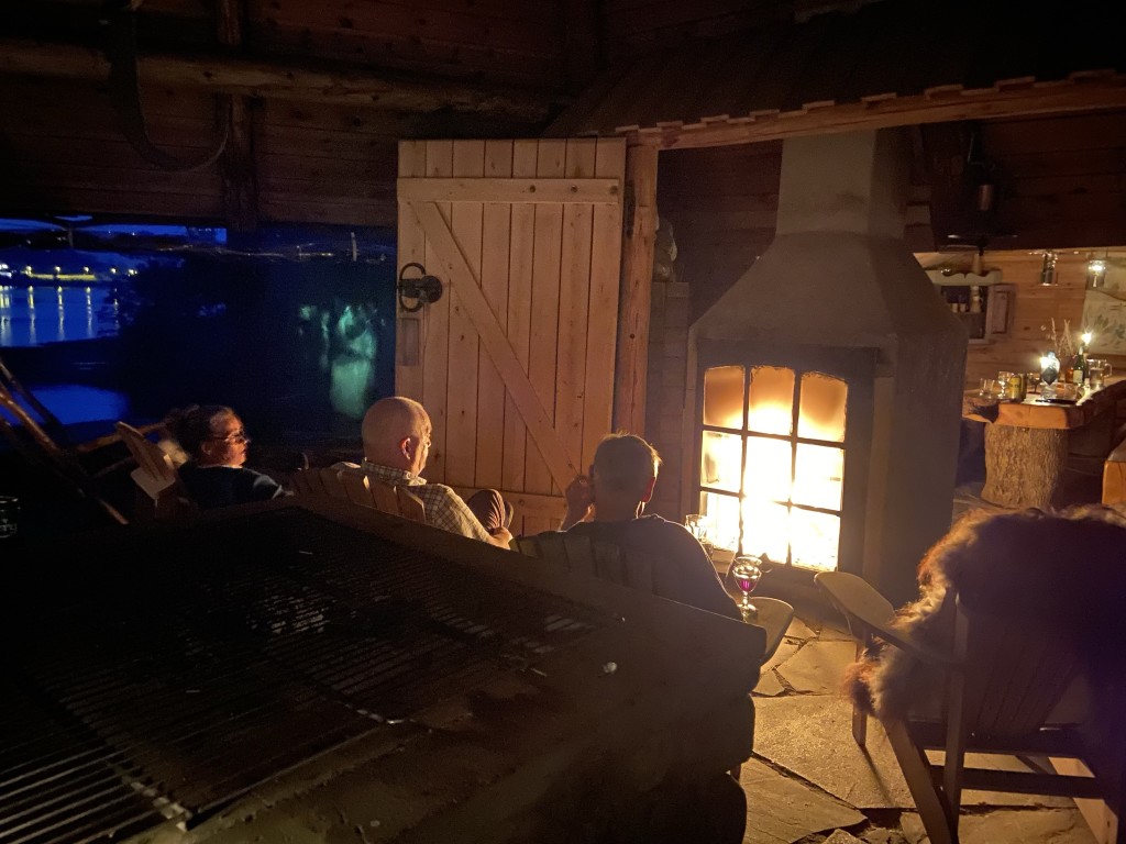 Peiskos i mingleområdet.