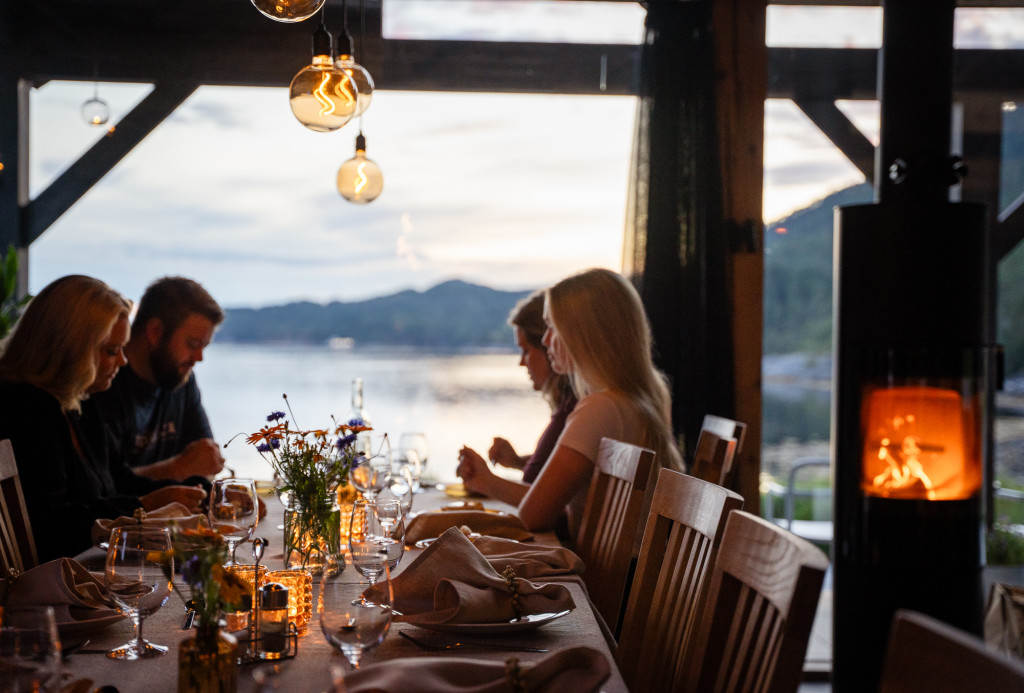 Middag med lokale råvarer på Tustna Ladestasjon