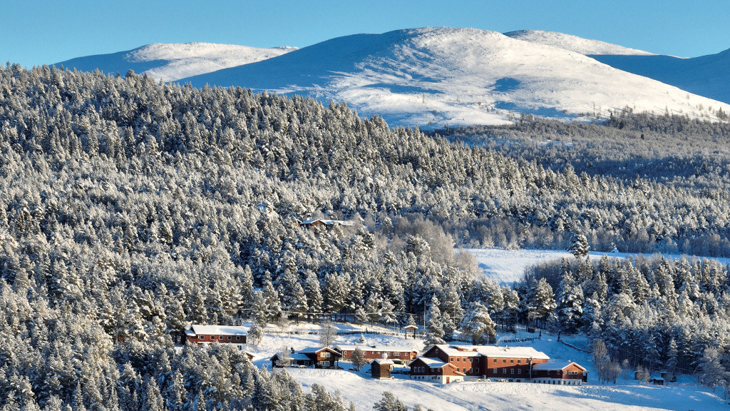 Rurten Fjellstue vinter. Toppen av Ruten (1517 moh) i bakgrunnen