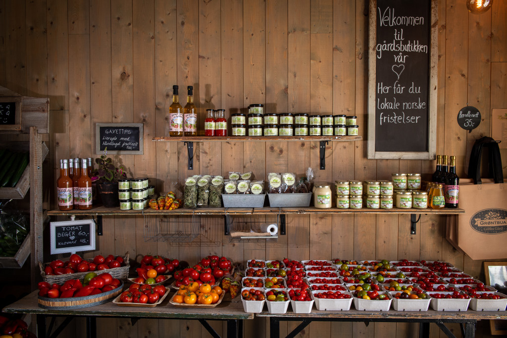 Et bredt utvalg i størrelser og farger på vårt tomatbord