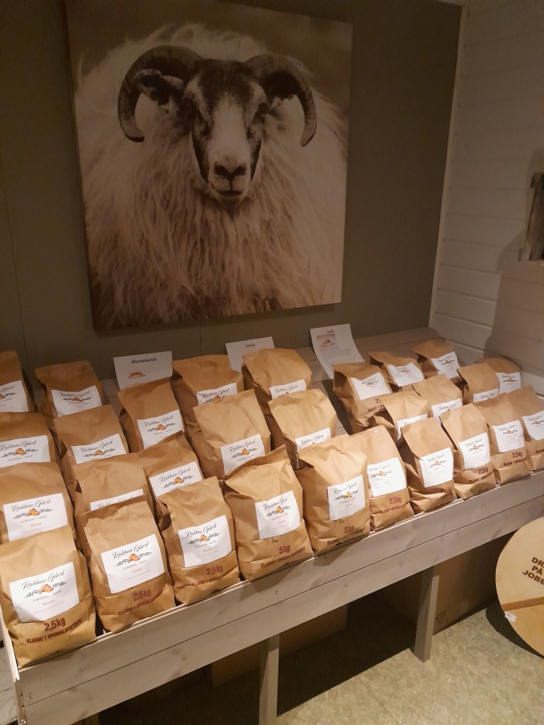 Potet i gårdsbutikken