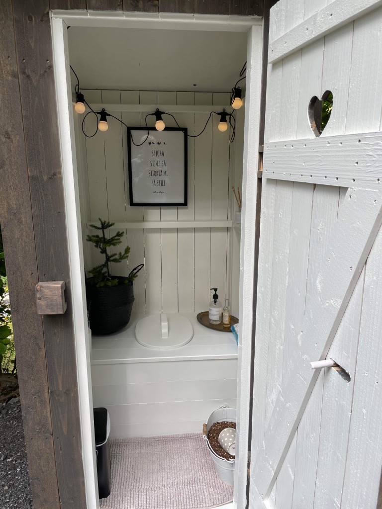 Utedoen i glampingområdet <3