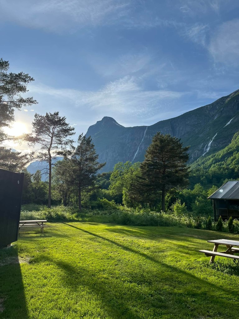 Våkne opp tett på naturen i fossenes rike!