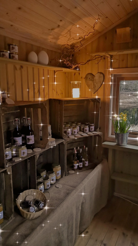 Stemningsbilde fra gårdsutsalget.