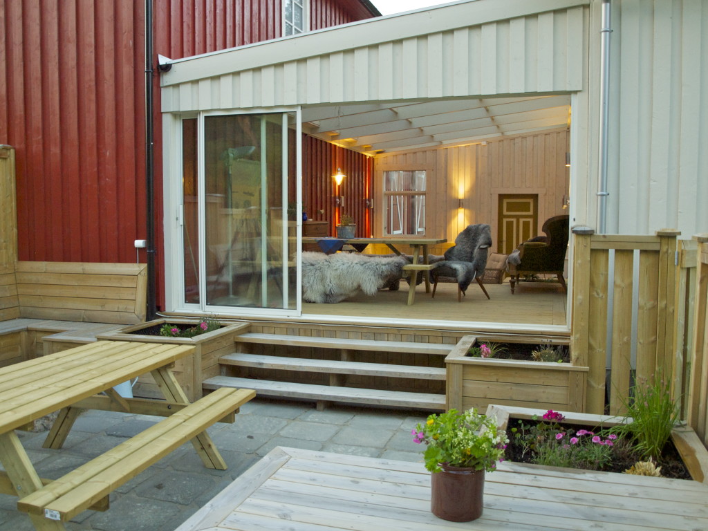 Fra uteplass og vinterhage
