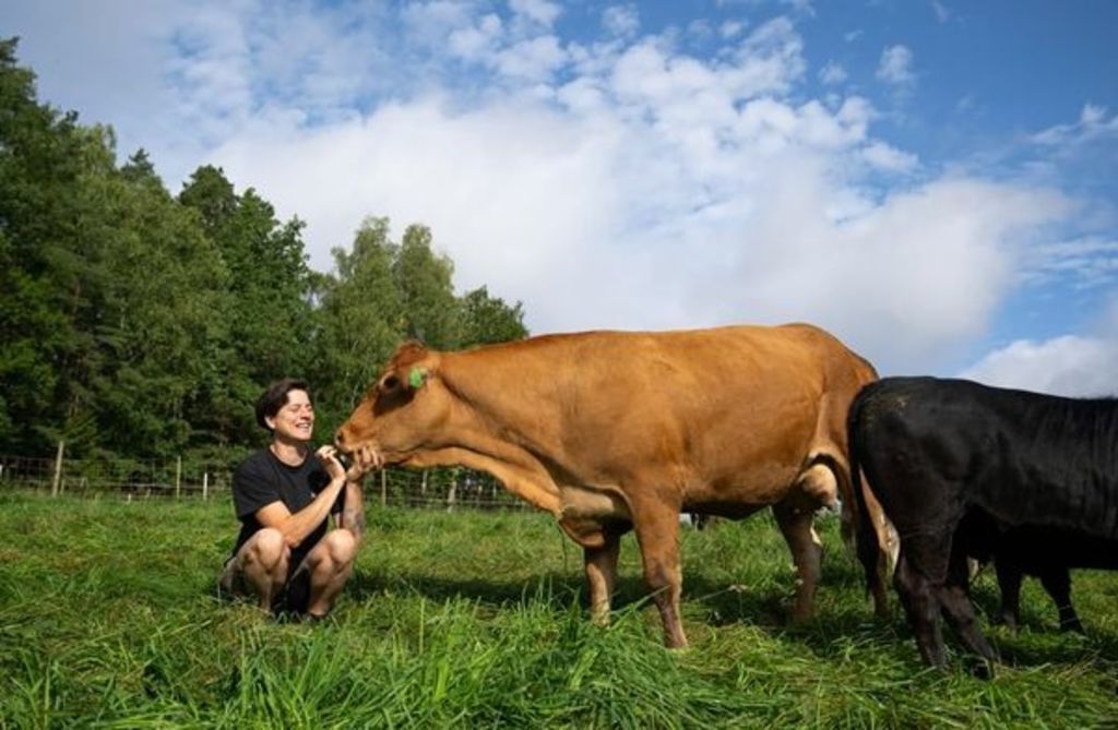 Kose ku Fiona med Manuela