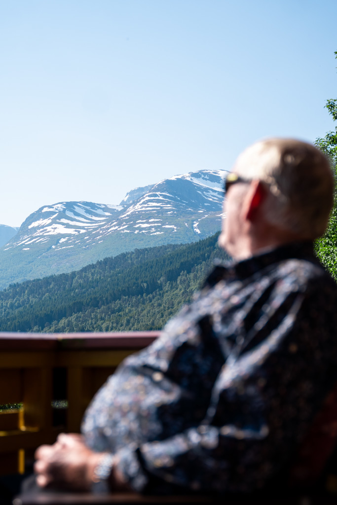 Utsikt til sørstrandsfjella grå verandaen. Fjellutsikt!