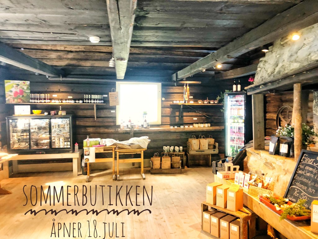 Gårdsbutikken er åpen i sesong